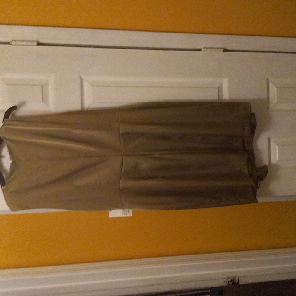 Dress - Picture 3 of 3